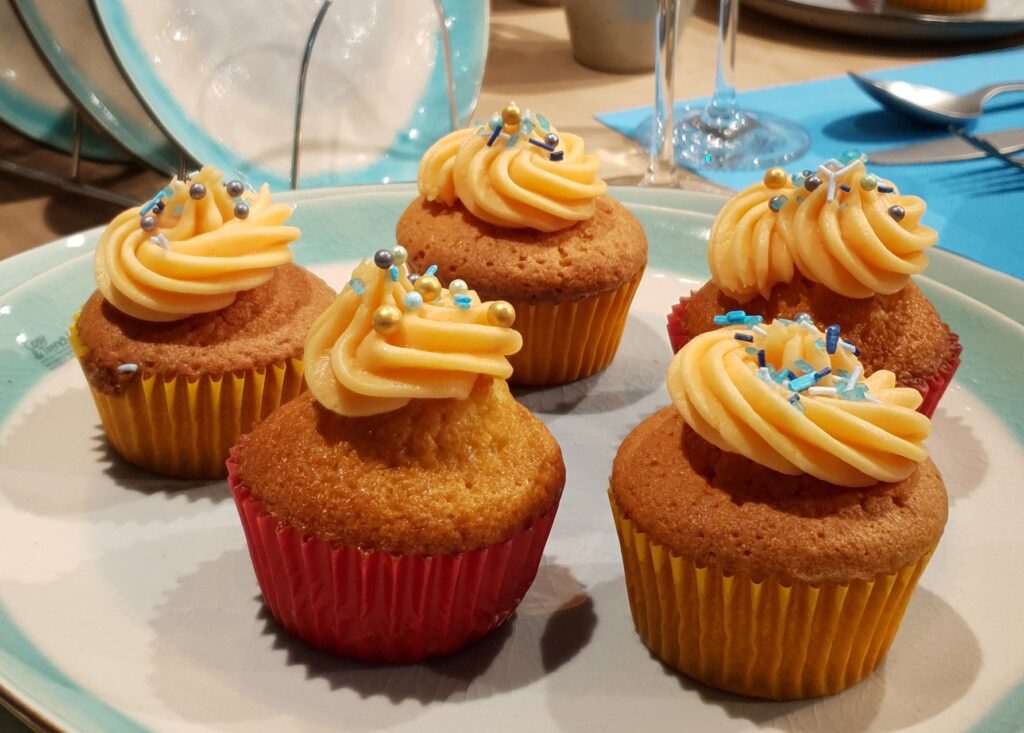 vanilla_jam_cupcake_blue_sprinkles