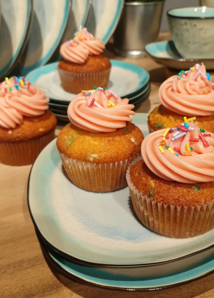pink_icing_vanilla_jam_cupcakes